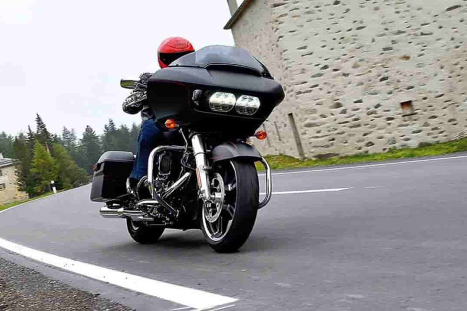 Cómo escuchar música en moto fácil y rápido en 2024