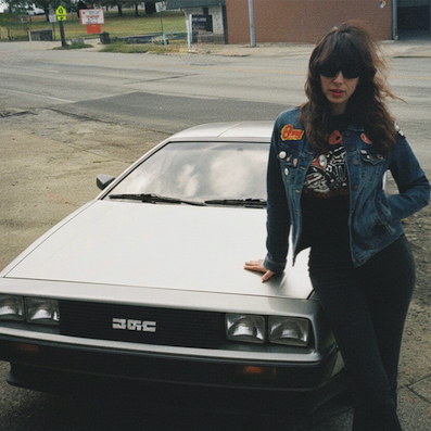 Nat Simons estrena el single “Delorean”