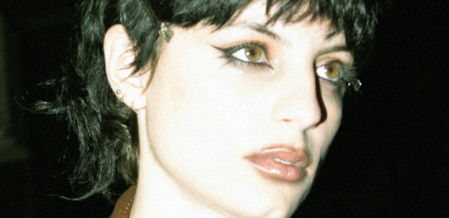 julia de arco presenta el primer adelanto de su álbum debut