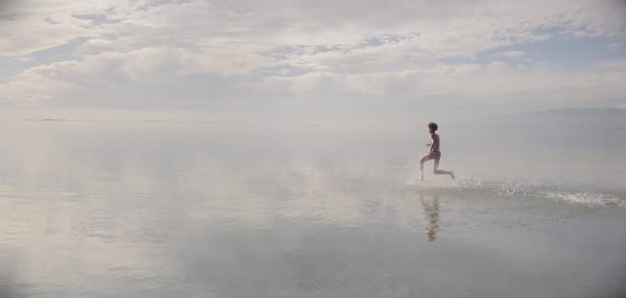 Arctic Monkeys publica su primera canción en cuatro años para un disco benéfico