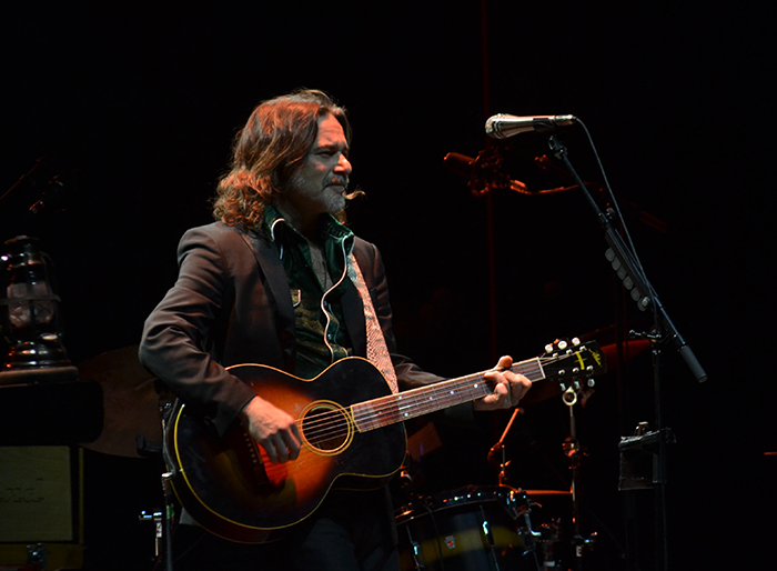 Un purasangre de terciopelo llamado Quique González