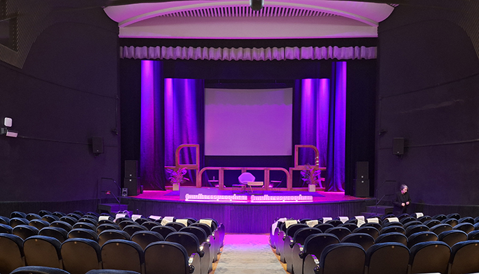 Al teatro con Héroes del Silencio, Queen, Genesis y Chaplin