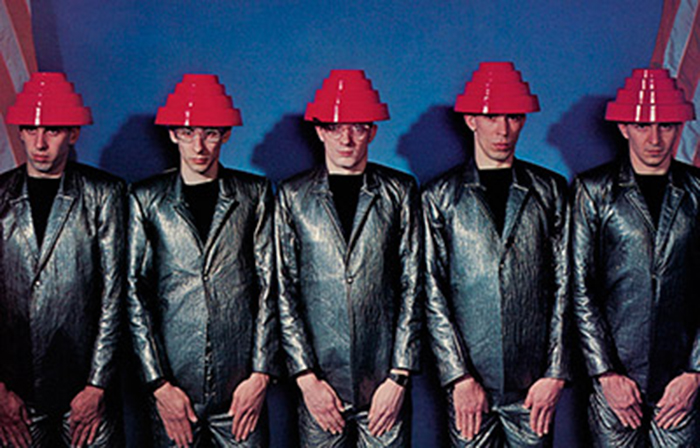 La catástrofe con Devo y Bowie se lleva mejor